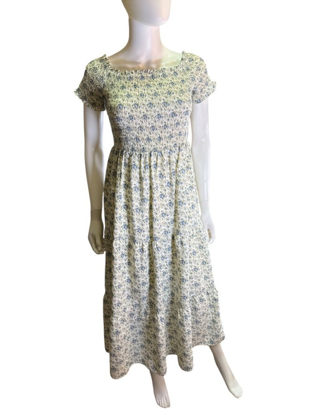 Entro Womens Floral Smocked Midi Dress Short Sleeves Blue & White Size M EUC